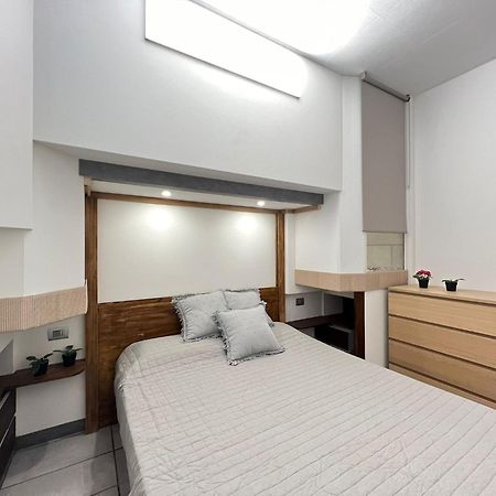 "R&P Apartment", Short Term Stay, Elegant Design, Bisceglie Metro Station, Easy For San Siro And Fiera Milano, Free Parking Exteriör bild