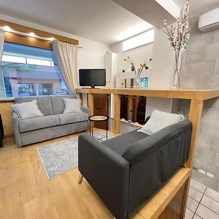 "R&P Apartment", Short Term Stay, Elegant Design, Bisceglie Metro Station, Easy For San Siro And Fiera Milano, Free Parking Exteriör bild