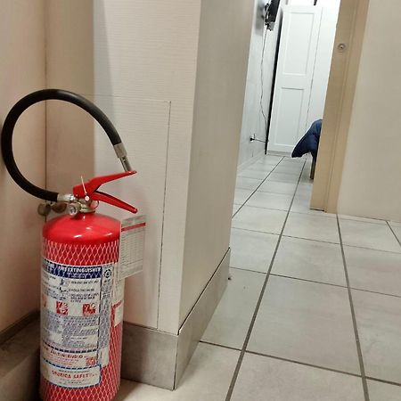 "R&P Apartment", Short Term Stay, Elegant Design, Bisceglie Metro Station, Easy For San Siro And Fiera Milano, Free Parking Exteriör bild