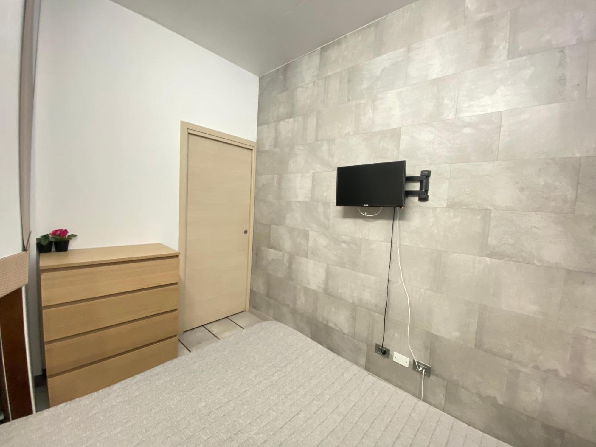 "R&P Apartment", Short Term Stay, Elegant Design, Bisceglie Metro Station, Easy For San Siro And Fiera Milano, Free Parking Exteriör bild