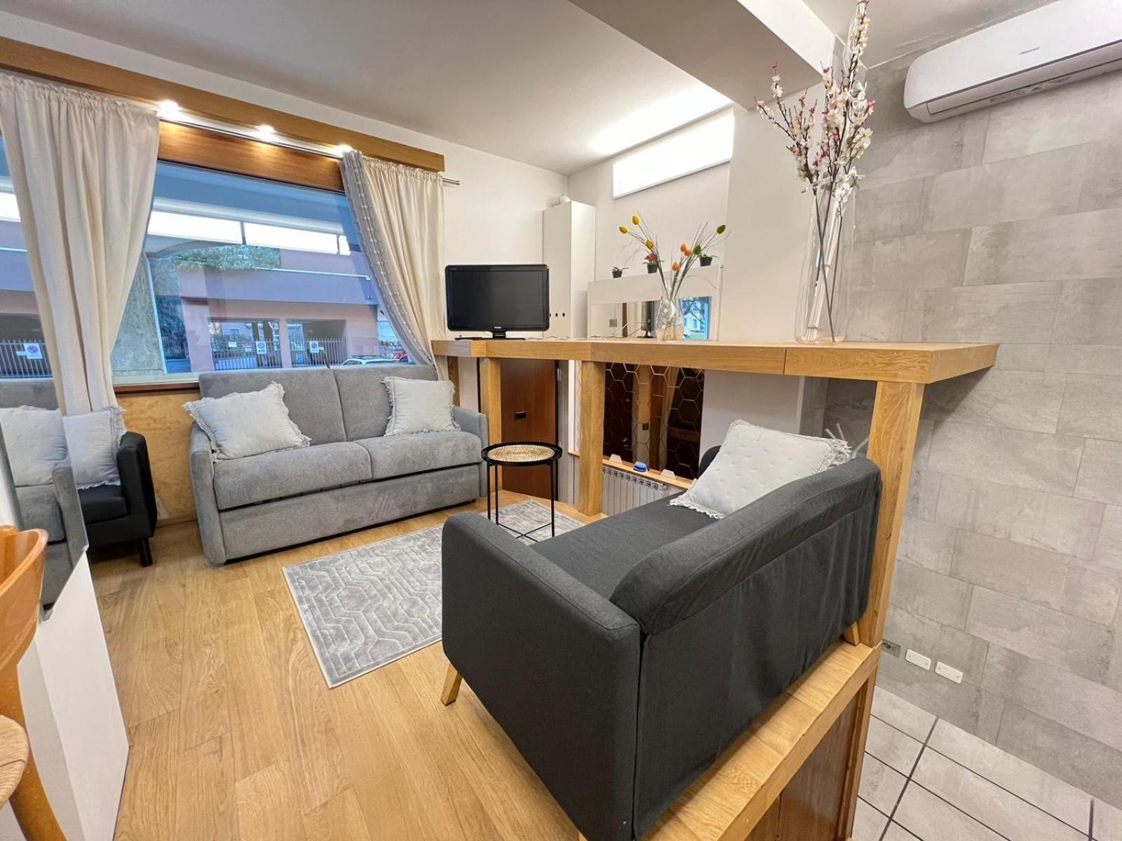 "R&P Apartment", Short Term Stay, Elegant Design, Bisceglie Metro Station, Easy For San Siro And Fiera Milano, Free Parking Exteriör bild