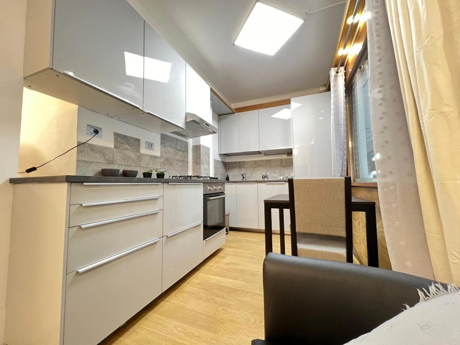 "R&P Apartment", Short Term Stay, Elegant Design, Bisceglie Metro Station, Easy For San Siro And Fiera Milano, Free Parking Exteriör bild
