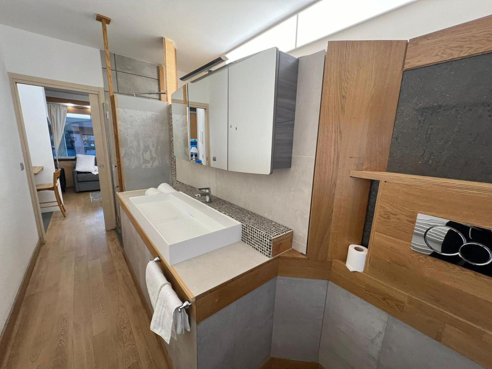 "R&P Apartment", Short Term Stay, Elegant Design, Bisceglie Metro Station, Easy For San Siro And Fiera Milano, Free Parking Exteriör bild