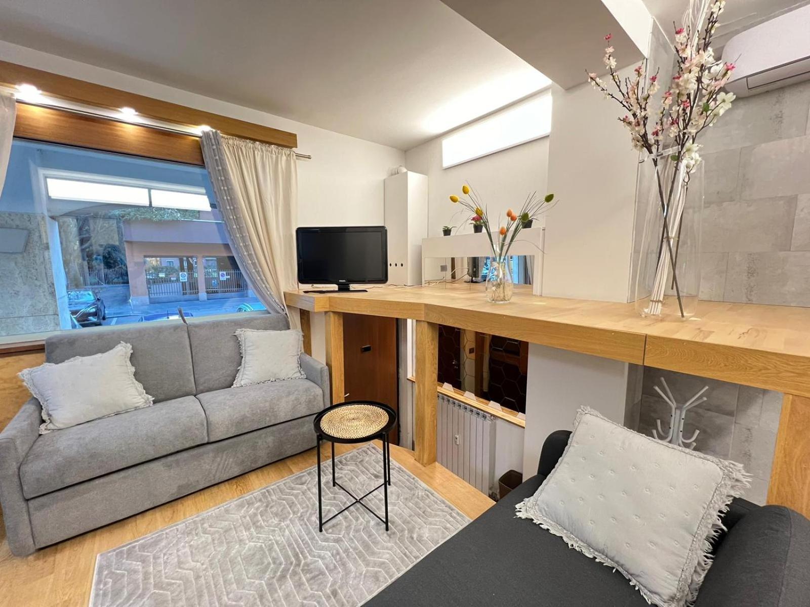 "R&P Apartment", Short Term Stay, Elegant Design, Bisceglie Metro Station, Easy For San Siro And Fiera Milano, Free Parking Exteriör bild