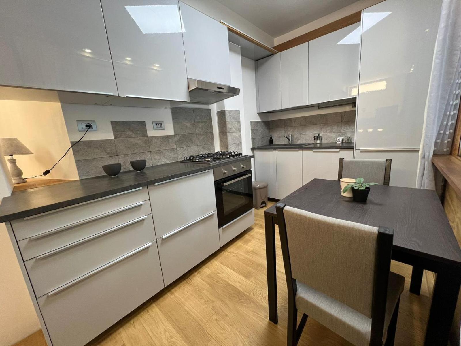 "R&P Apartment", Short Term Stay, Elegant Design, Bisceglie Metro Station, Easy For San Siro And Fiera Milano, Free Parking Exteriör bild
