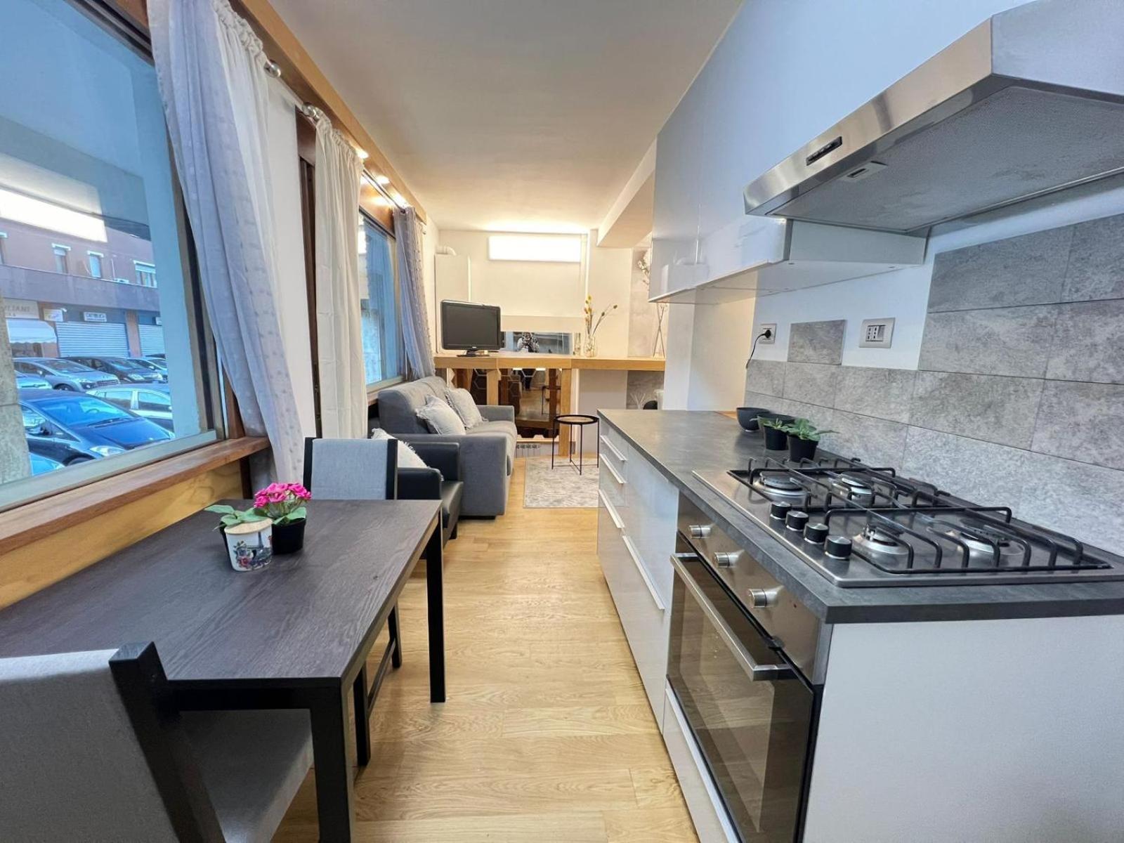 "R&P Apartment", Short Term Stay, Elegant Design, Bisceglie Metro Station, Easy For San Siro And Fiera Milano, Free Parking Exteriör bild